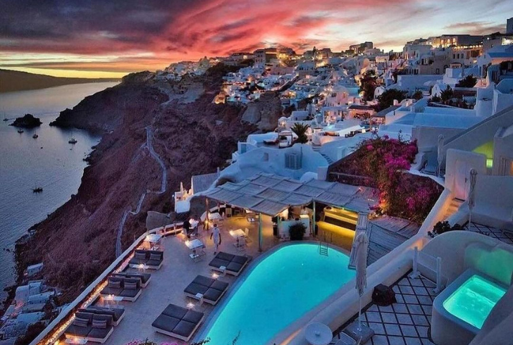 Comprehensive Santorini travel guide for the ultimate experience.