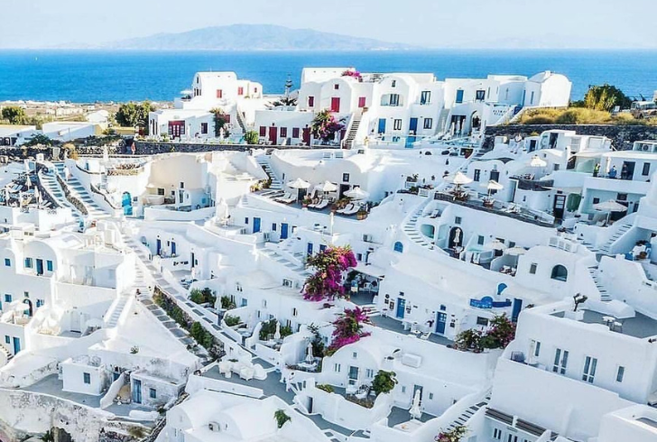Discover Santorini's enchanting landscape and rich history with Santorini travel guide.